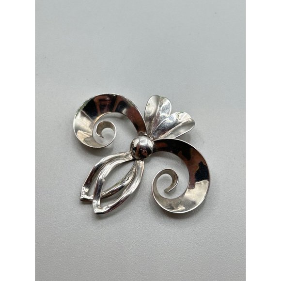 Vintage Gold Filled Fleur De Lis Brooch 1-20 12K White Gold Filled Classic Pin - Picture 3 of 6